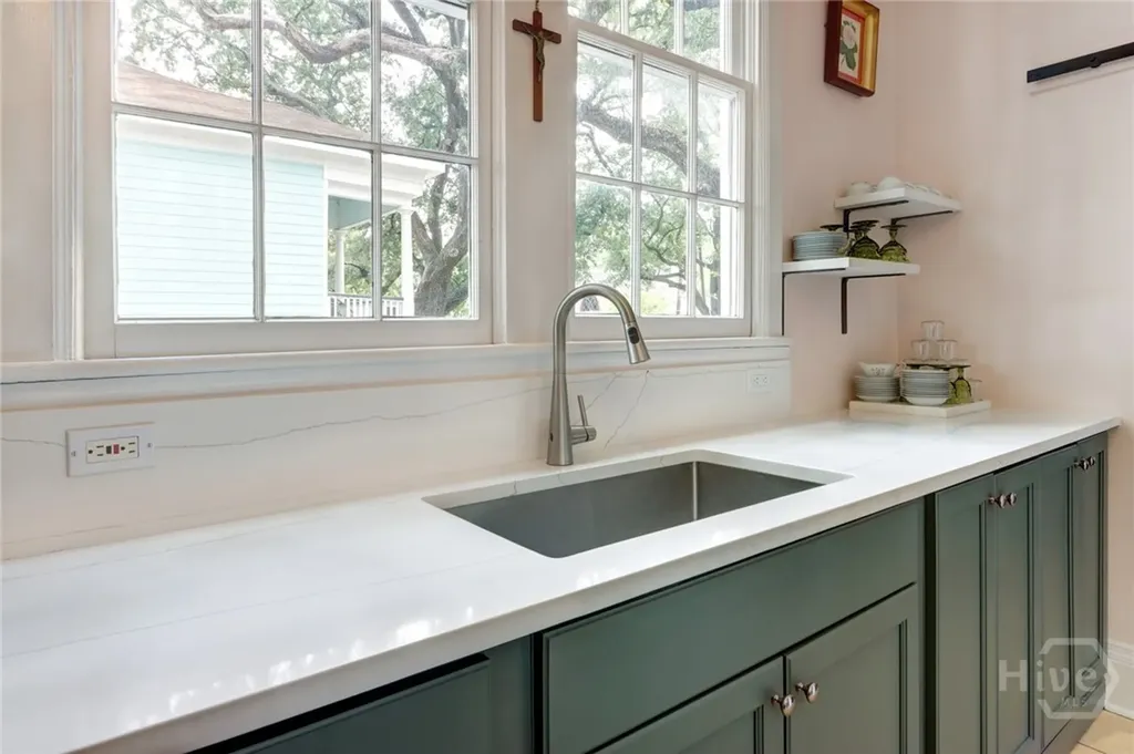 123 W Park Avenue Savannah GA 31401