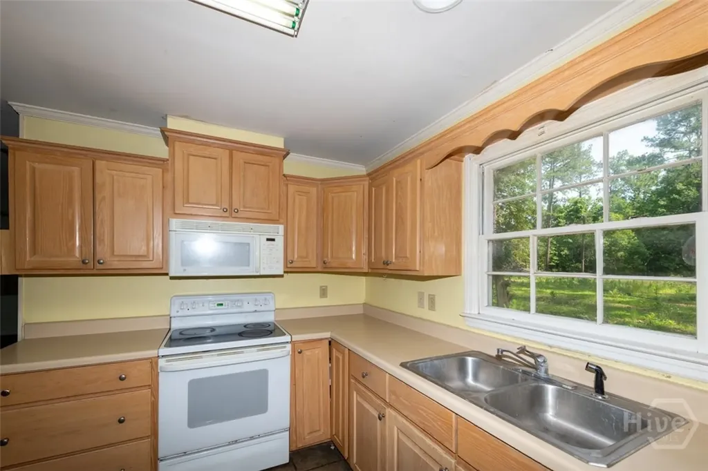 506 W Us 80 Highway Bloomingdale GA 31302