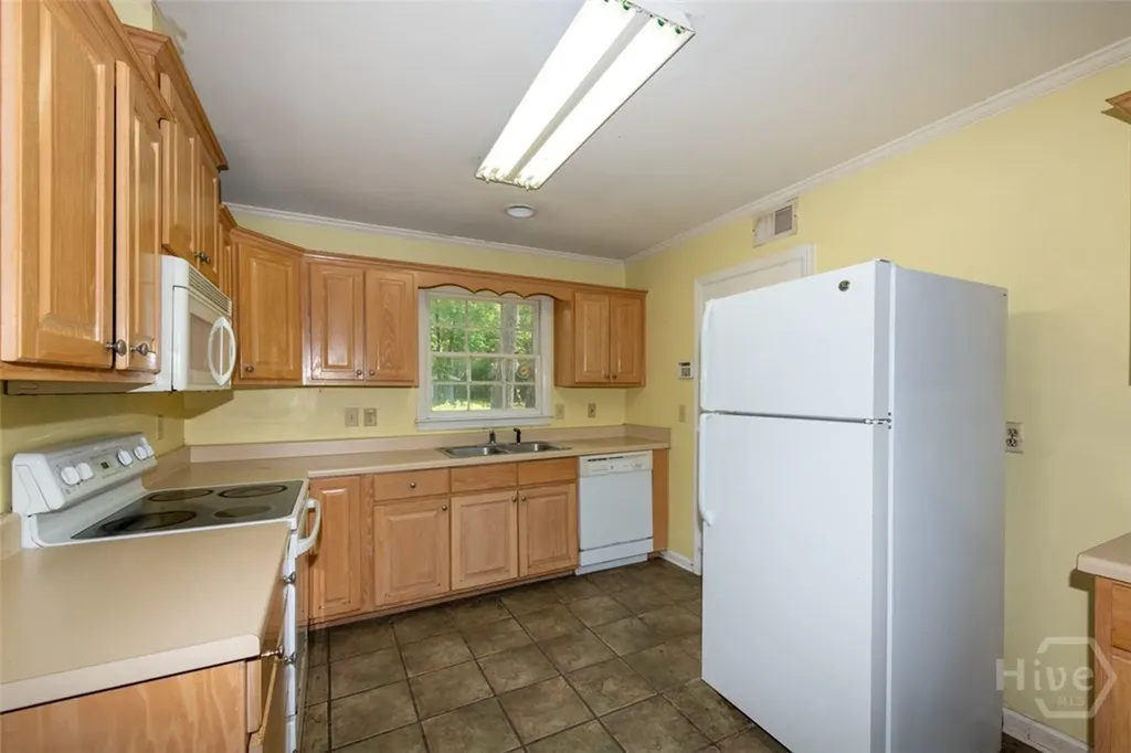 506 W Us 80 Highway Bloomingdale GA 31302