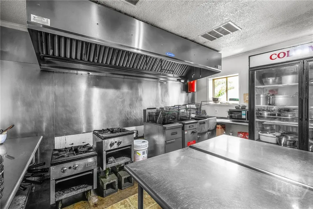 697 W Cherry Street Jesup GA 31545