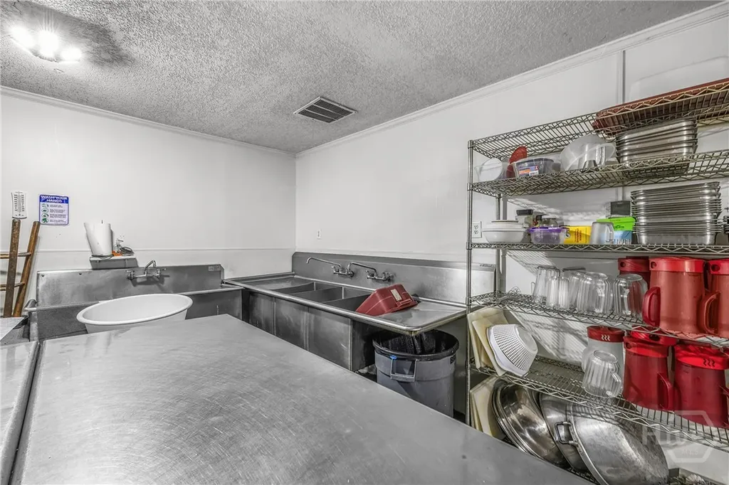 697 W Cherry Street Jesup GA 31545