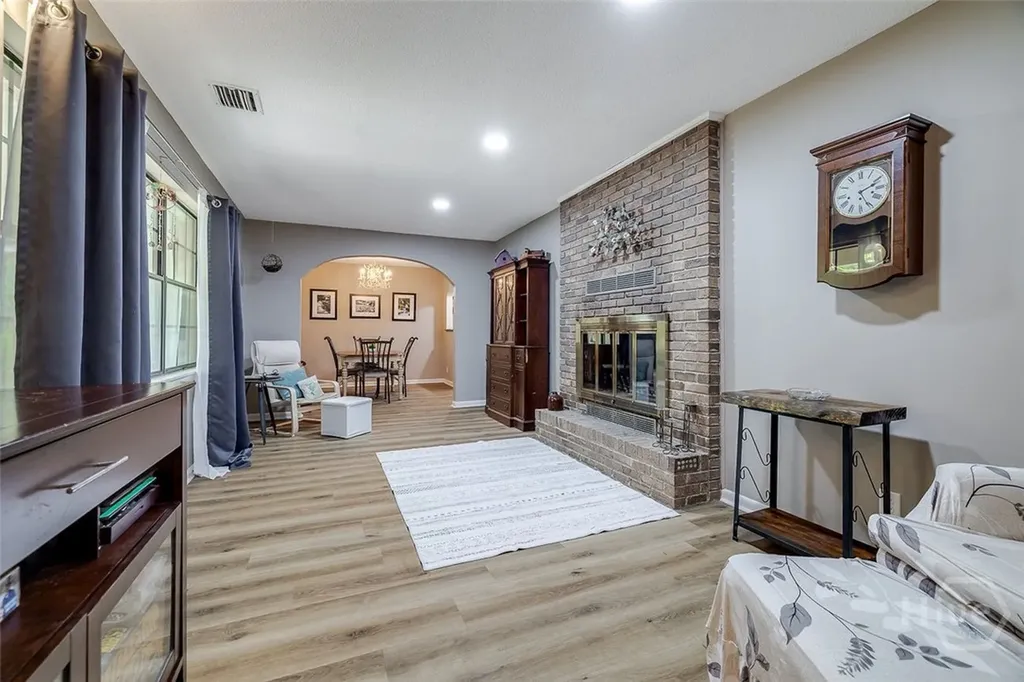 537 Long Road Hinesville GA 31313