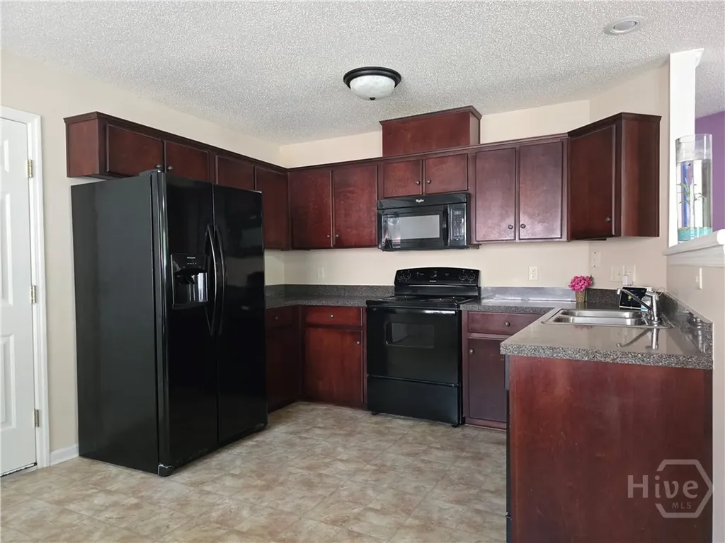 182 Gloucester Drive Midway GA 31320