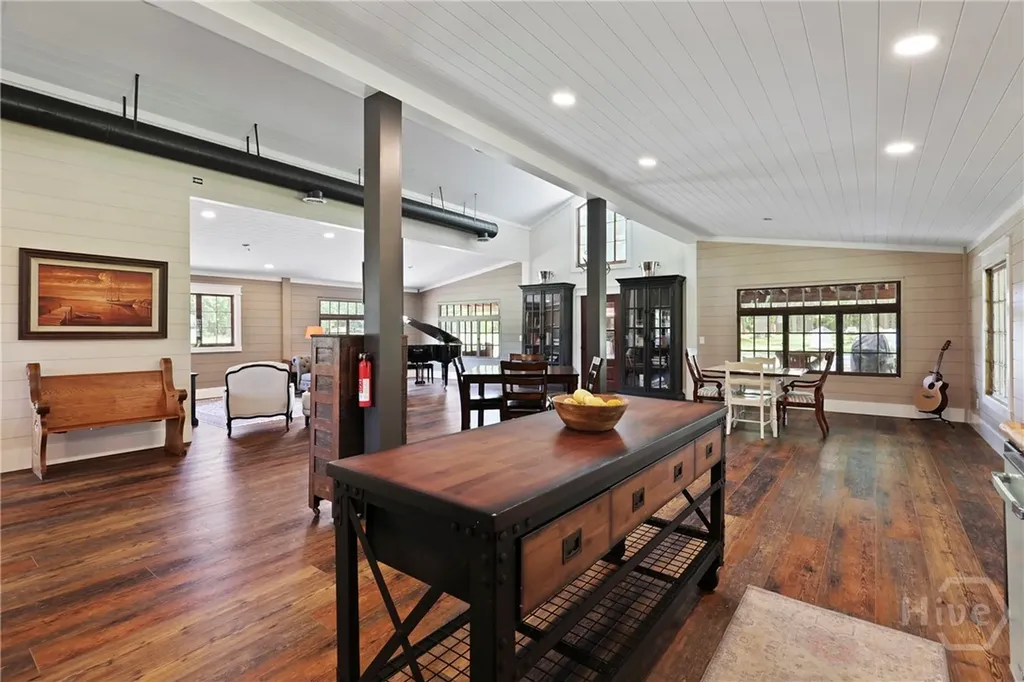 5747 Ogeechee Road Savannah GA 31405
