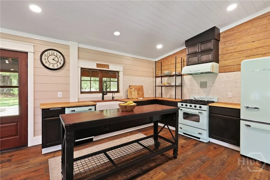 5747 Ogeechee Road Savannah GA 31405