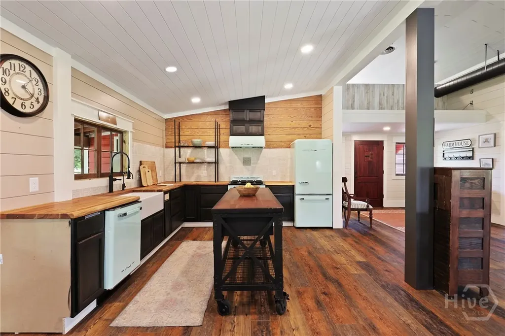 5747 Ogeechee Road Savannah GA 31405