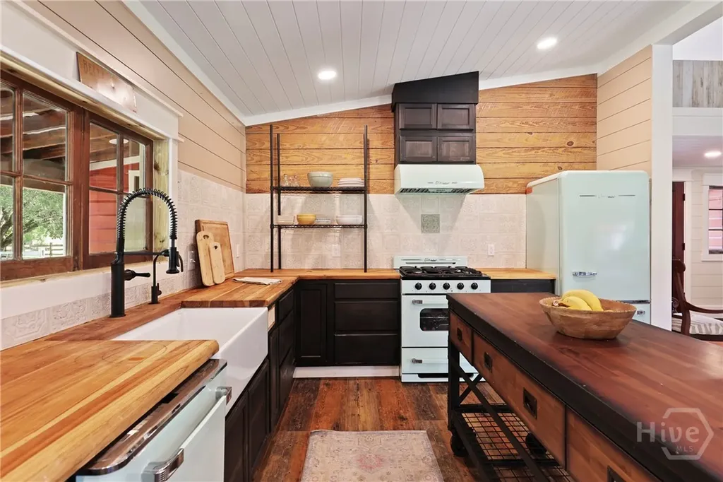 5747 Ogeechee Road Savannah GA 31405