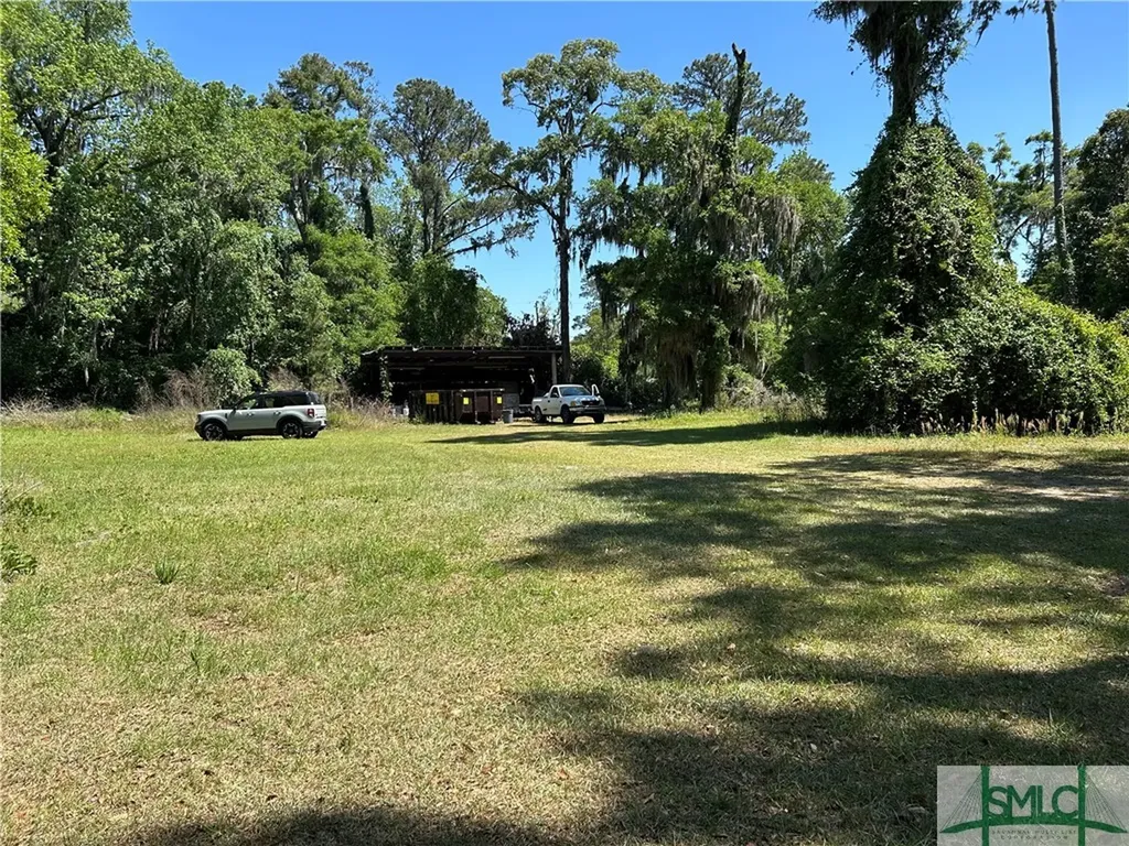 8518 Whitefield Avenue Savannah GA 31406
