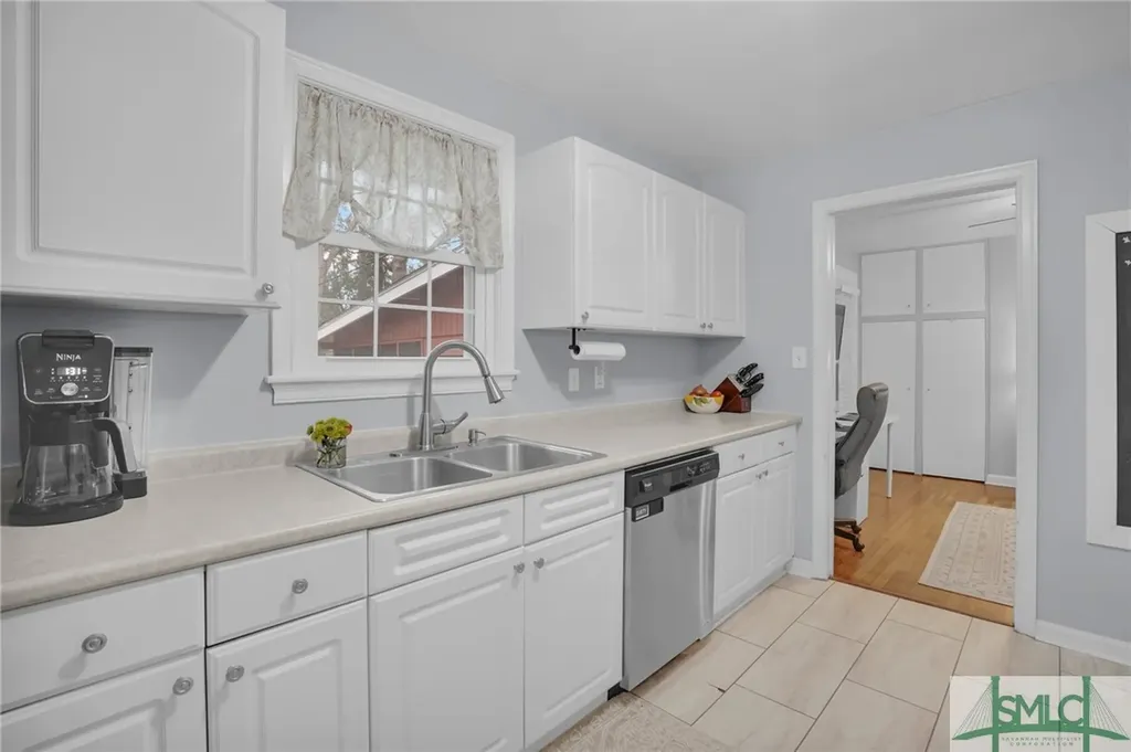 110 E 65th Street Savannah GA 31405
