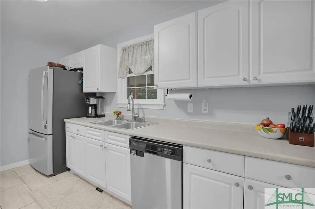 110 E 65th Street Savannah GA 31405