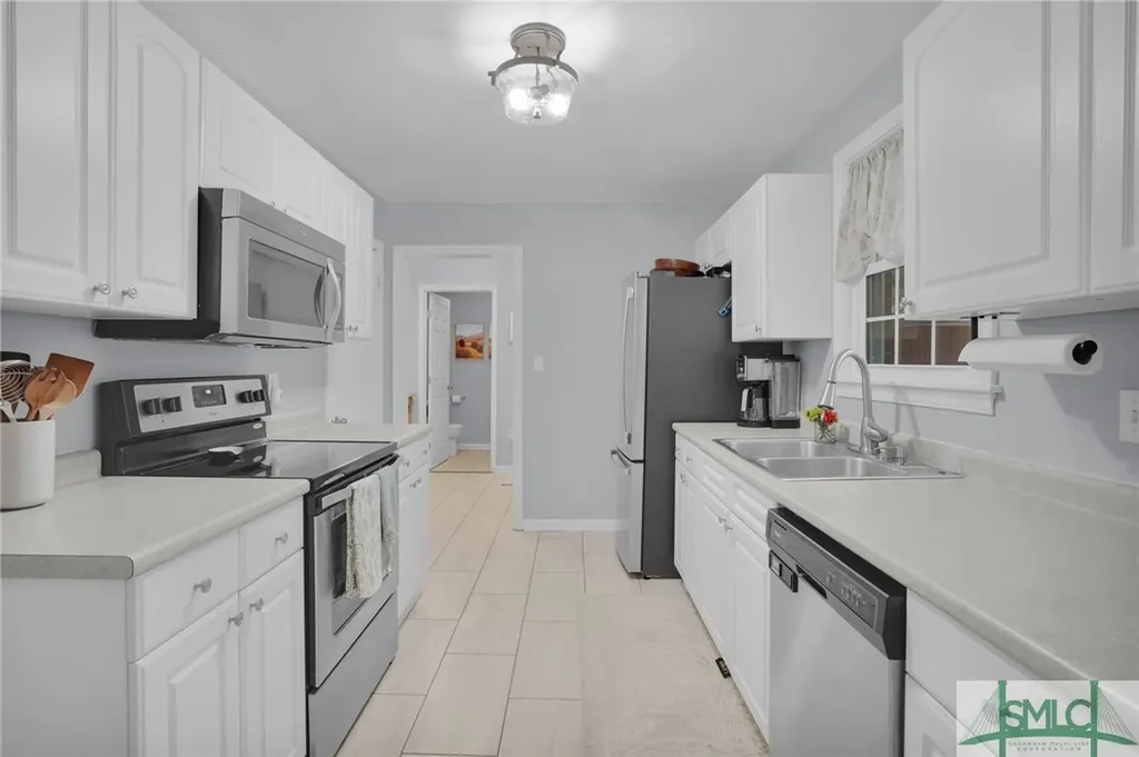 110 E 65th Street Savannah GA 31405