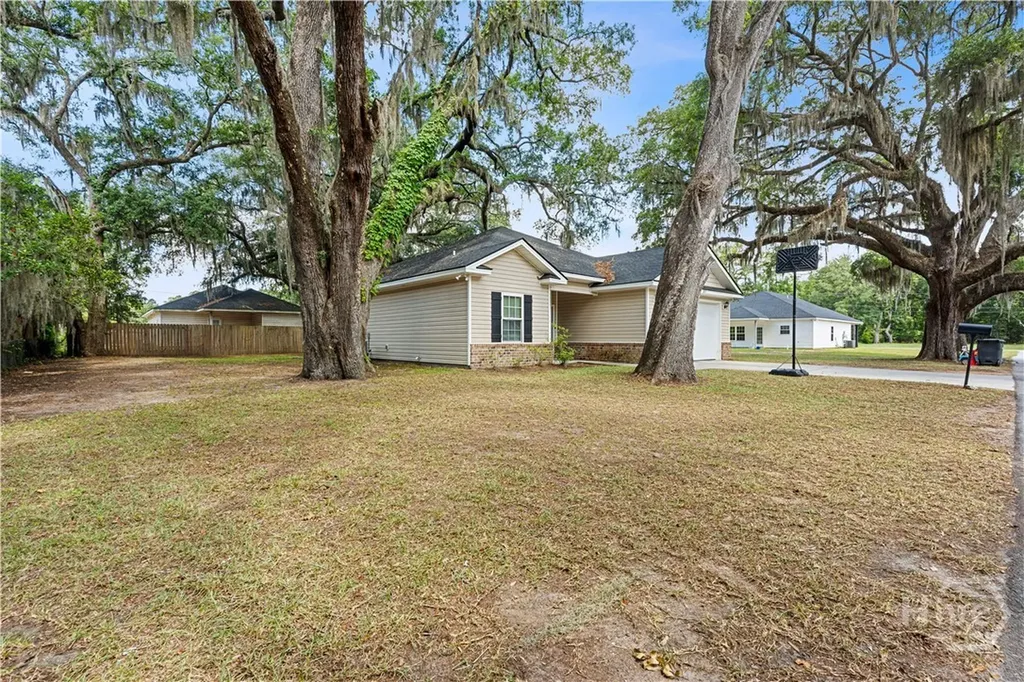 37 Douglas Road Allenhurst GA 31301