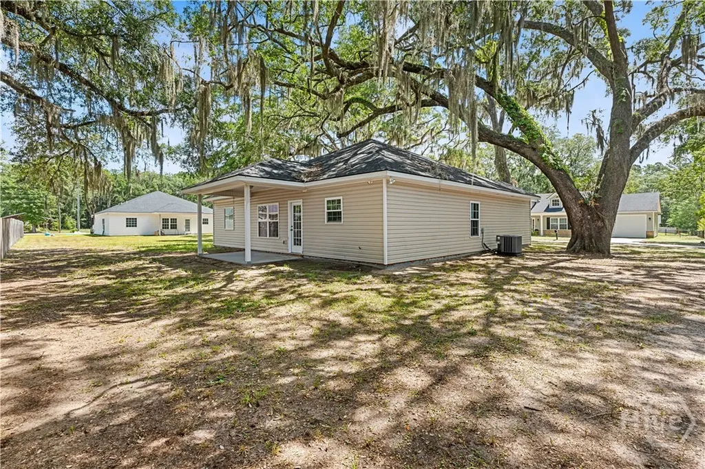 37 Douglas Road Allenhurst GA 31301