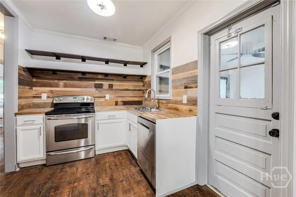 1710 E 41st Street Savannah GA 31404