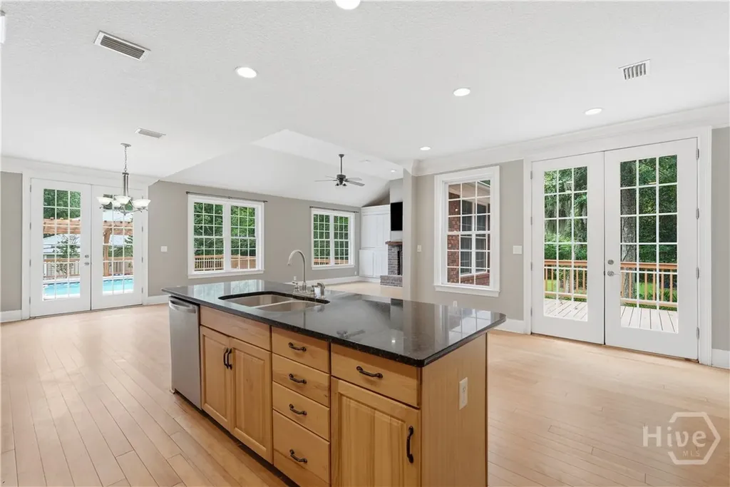 72 Bonnie Reed Passage Midway GA 31320