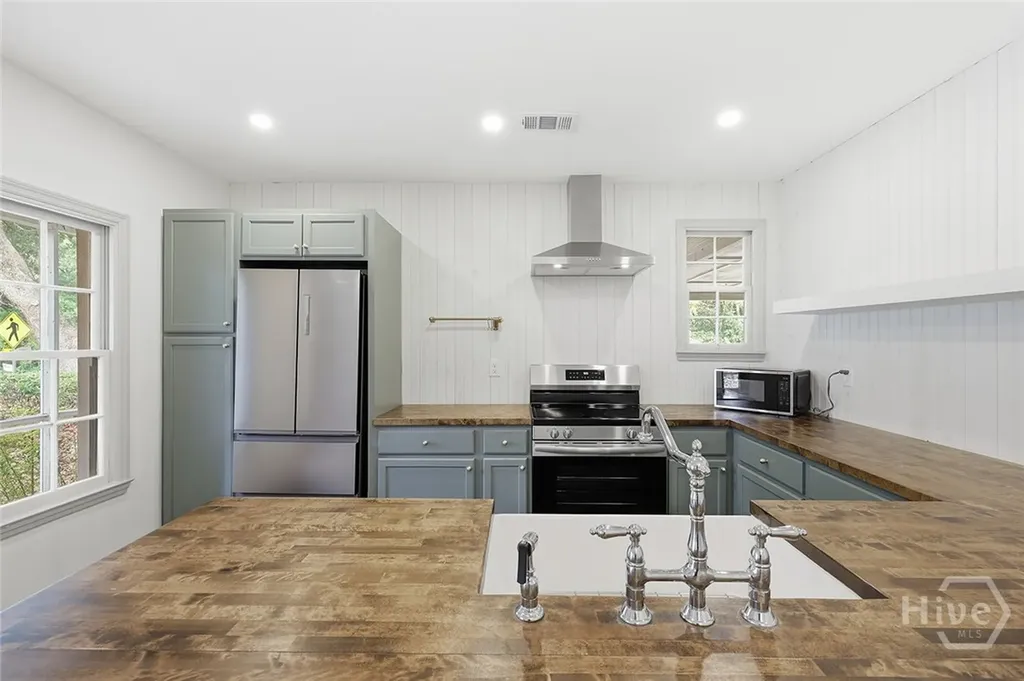 1302 E 53rd Street Savannah GA 31404