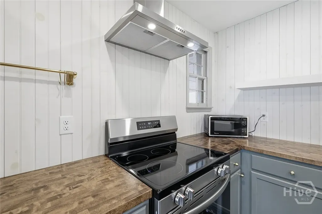 1302 E 53rd Street Savannah GA 31404