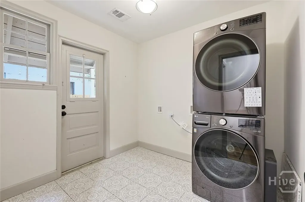 1302 E 53rd Street Savannah GA 31404