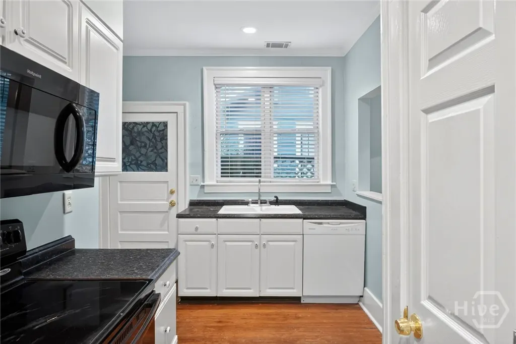 417 E 49th Street Savannah GA 31405