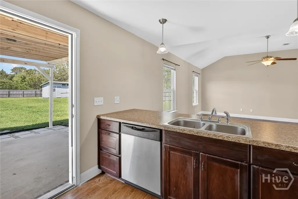 365 Creekside Circle Ellabell GA 31308