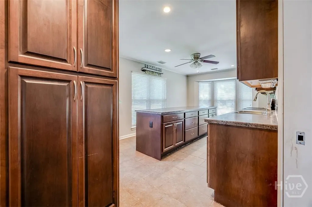 2 S Paxton Drive Savannah GA 31406
