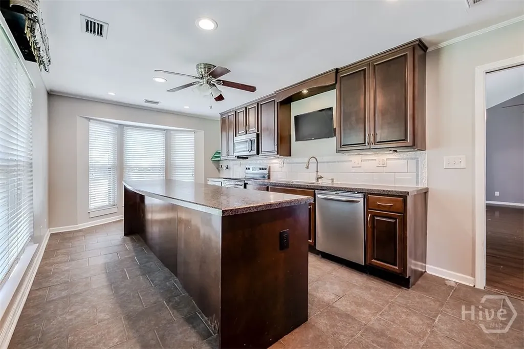 2 S Paxton Drive Savannah GA 31406
