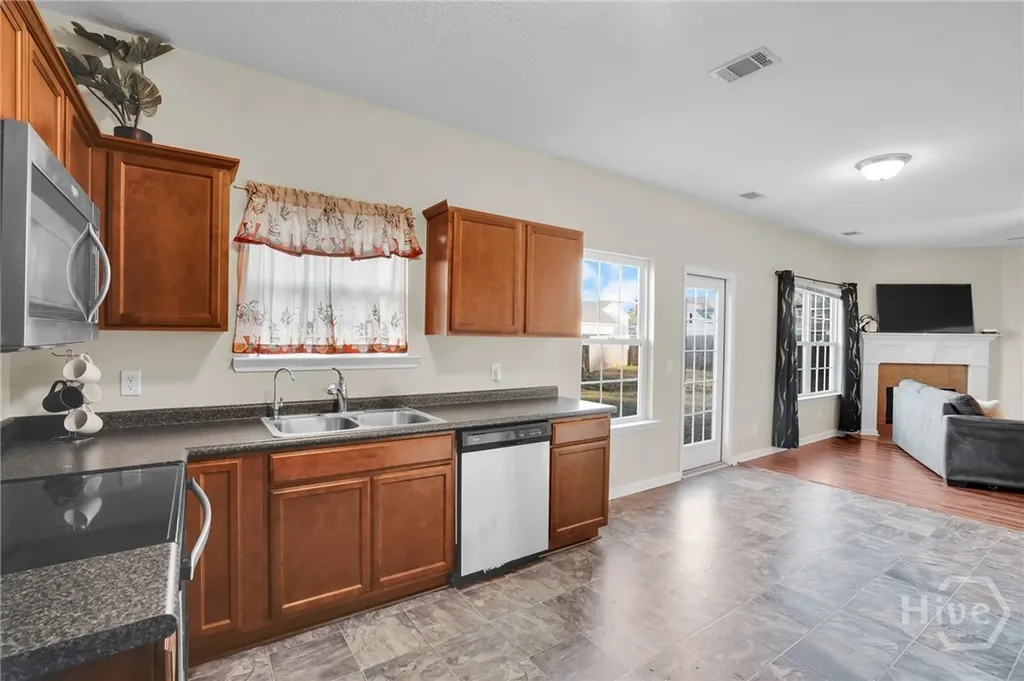 1404 Evergreen Trail Hinesville GA 31313