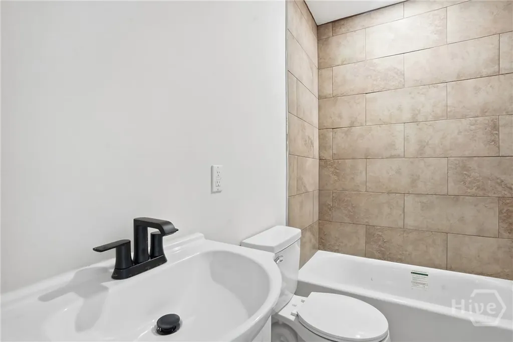 211 Jenks Street Savannah GA 31415