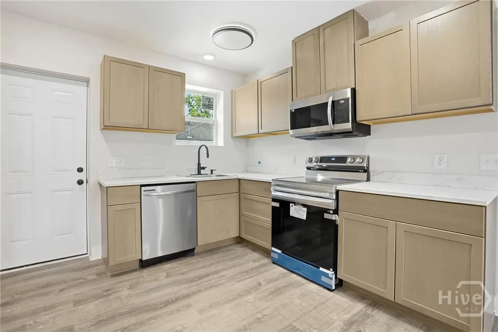211 Jenks Street Savannah GA 31415