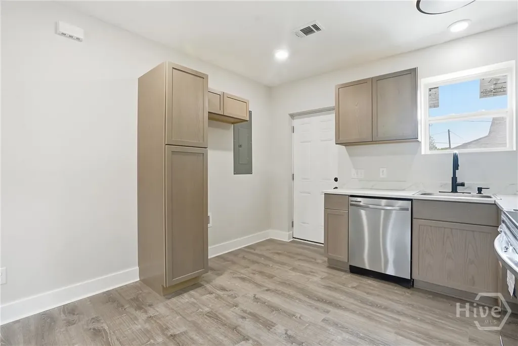 211 Jenks Street Savannah GA 31415