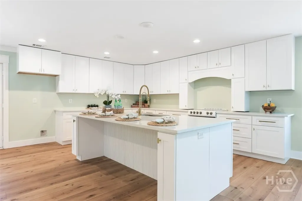 27 Pine Drive Savannah GA 31405