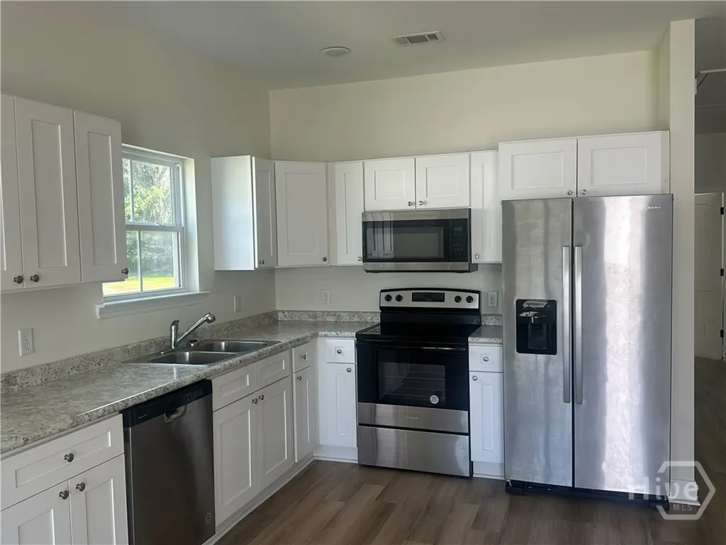 373 Carter Allenhurst GA 31301