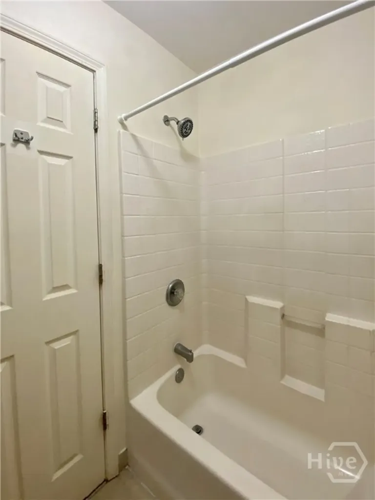 1315 - Upstairs Bonaventure Road Savannah GA 31404