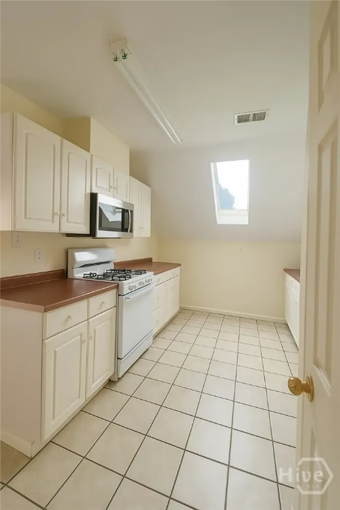 1315 - Upstairs Bonaventure Road Savannah GA 31404