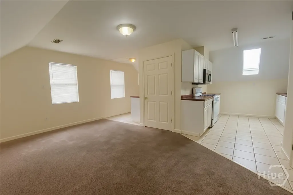 1315 - Upstairs Bonaventure Road Savannah GA 31404