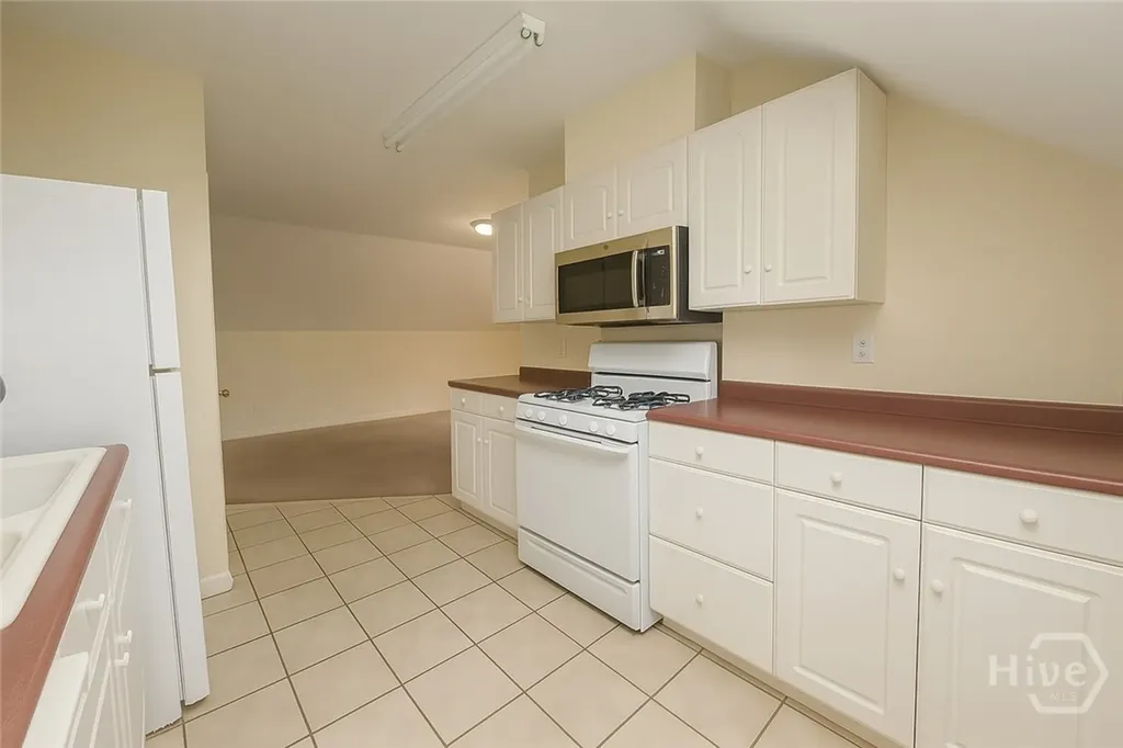 1315 - Upstairs Bonaventure Road Savannah GA 31404