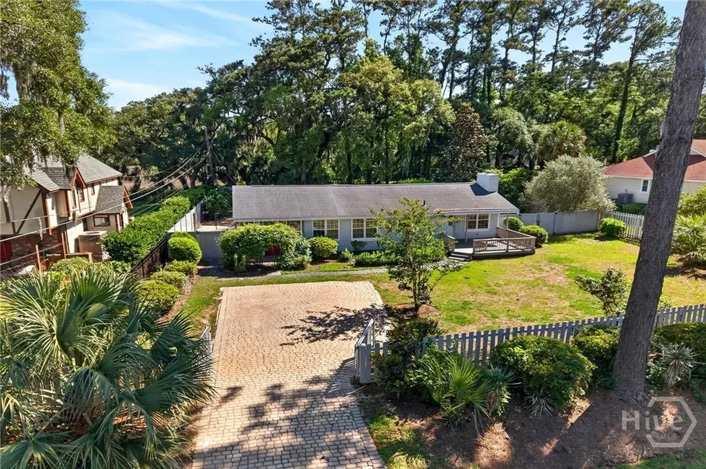 219 E Point Drive Savannah GA 31410