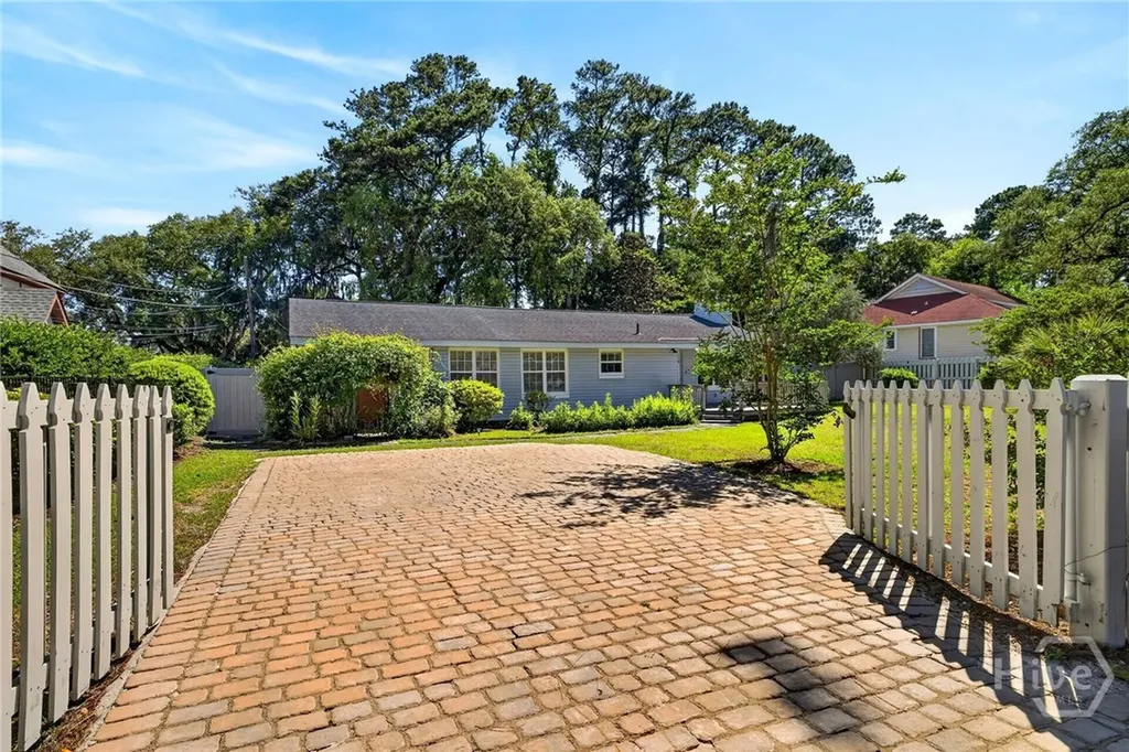 219 E Point Drive Savannah GA 31410