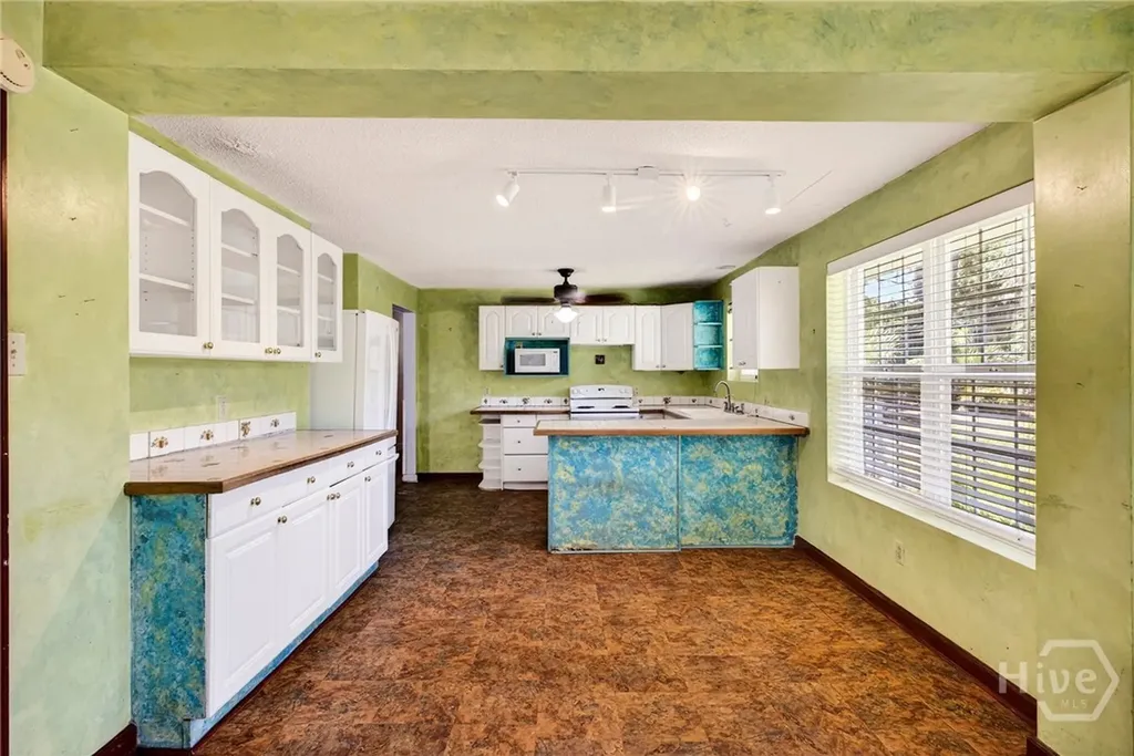 219 E Point Drive Savannah GA 31410
