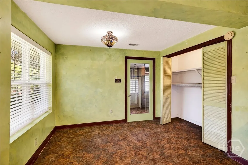 219 E Point Drive Savannah GA 31410