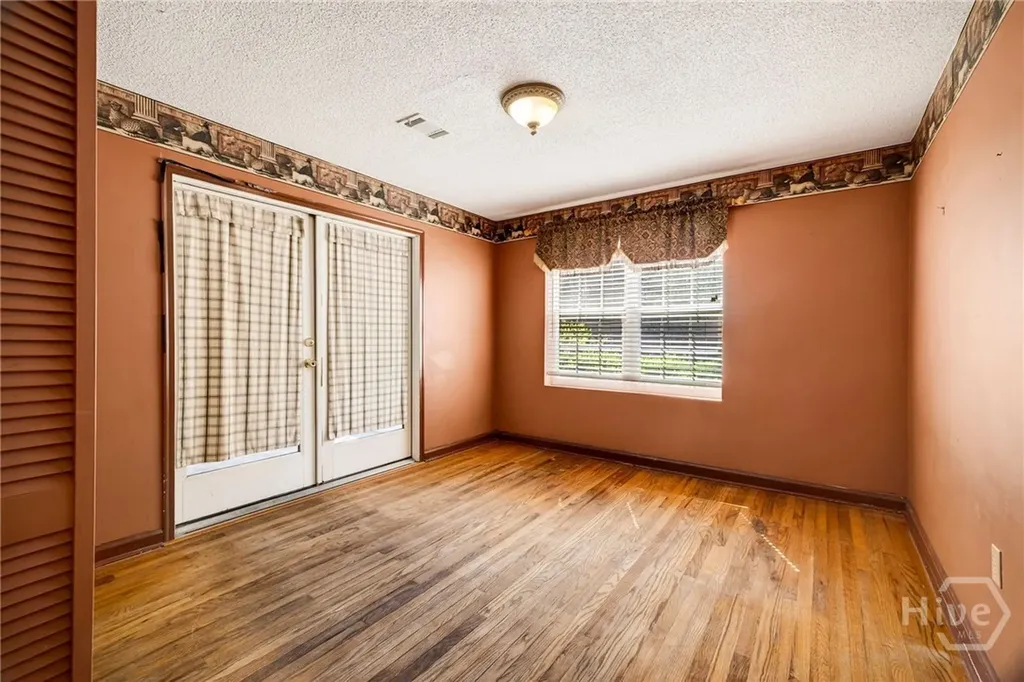 219 E Point Drive Savannah GA 31410