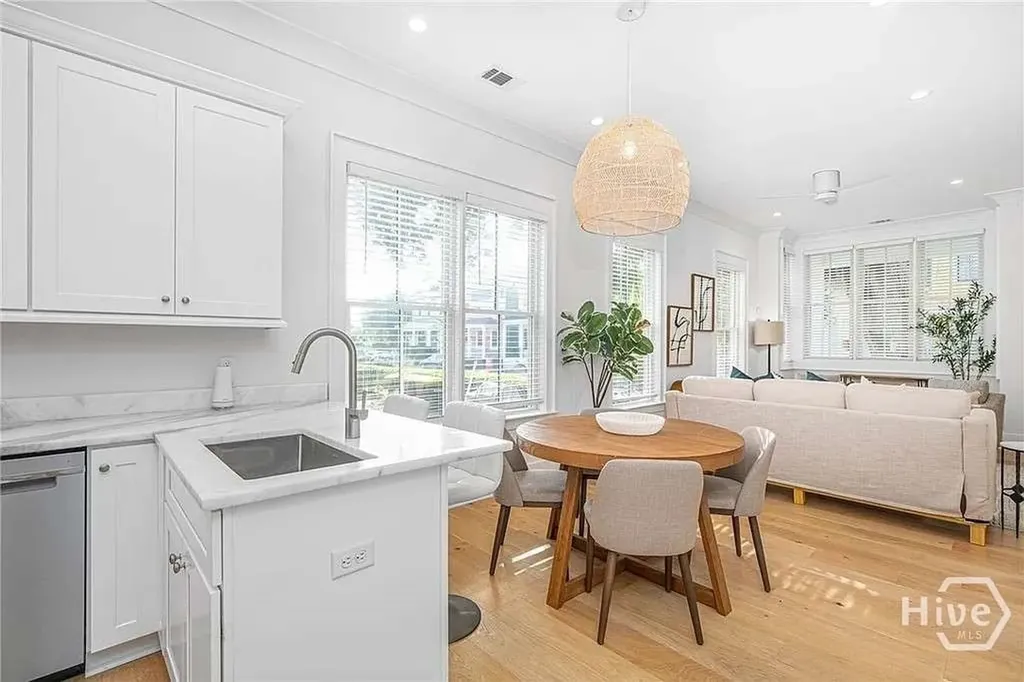 216 W 43rd Street Savannah GA 31401