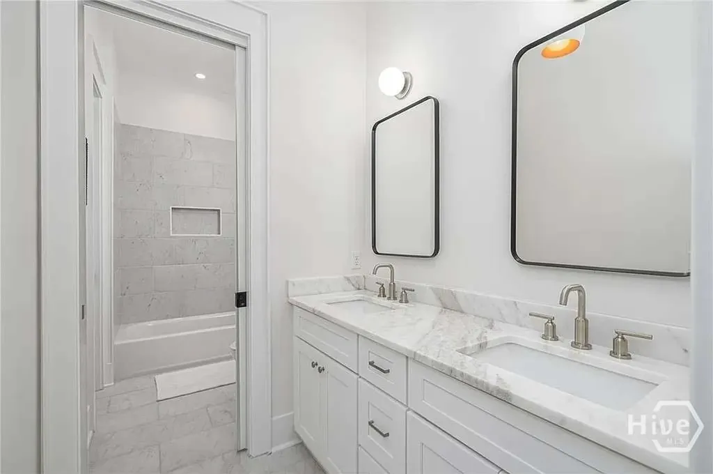 216 W 43rd Street Savannah GA 31401