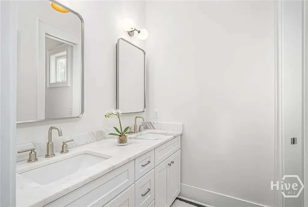 216 W 43rd Street Savannah GA 31401