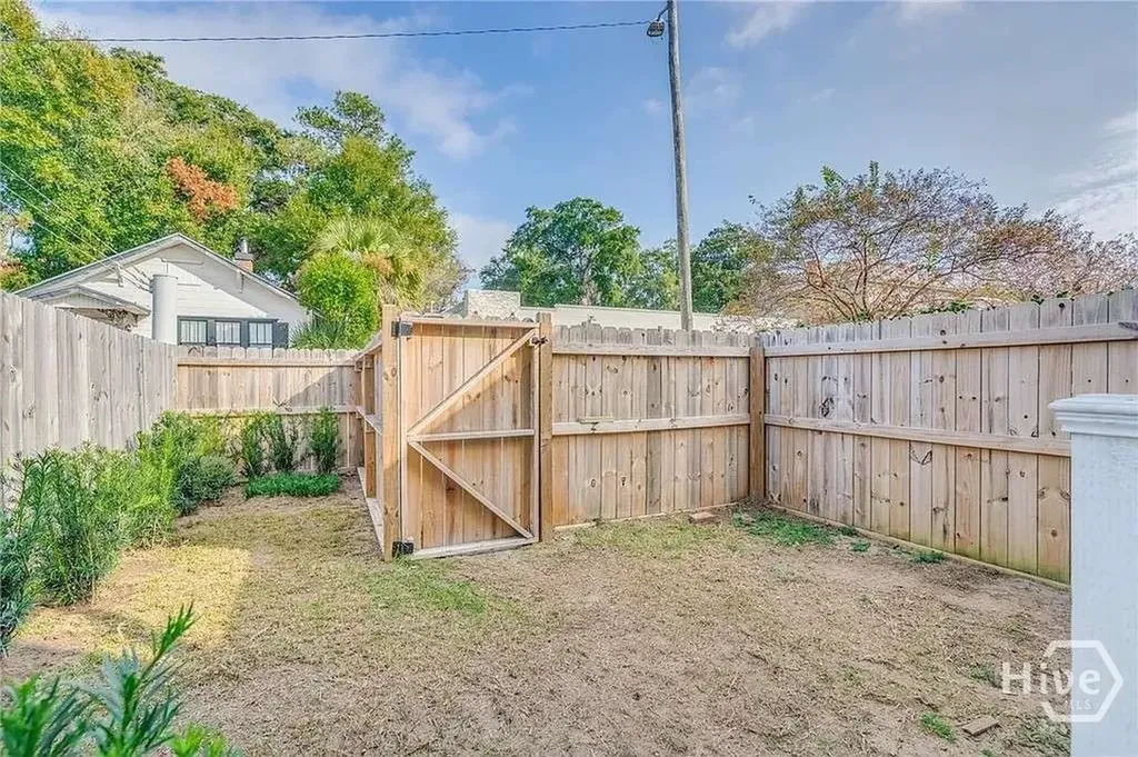 216 W 43rd Street Savannah GA 31401