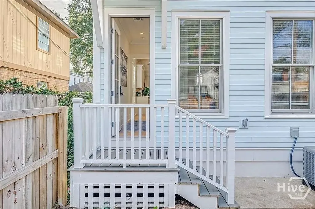 216 W 43rd Street Savannah GA 31401