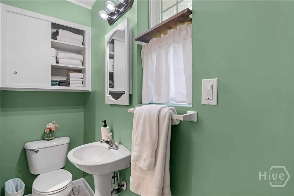 1504 W Creighton Place Savannah GA 31406