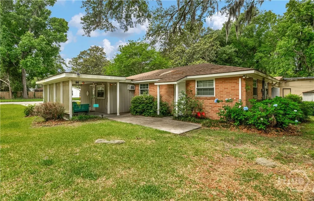 1504 W Creighton Place Savannah GA 31406