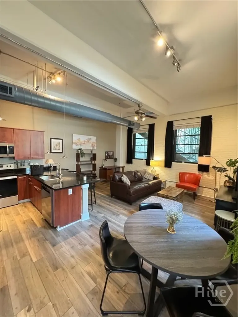 528 Selma Street Savannah GA 31401