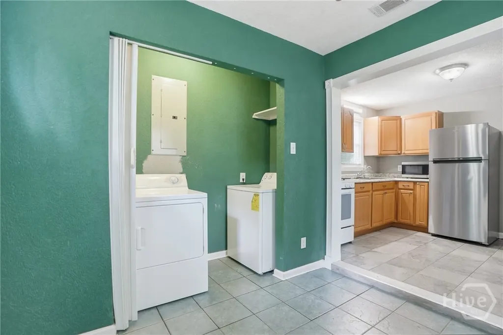 2009 E 57th Street Savannah GA 31404